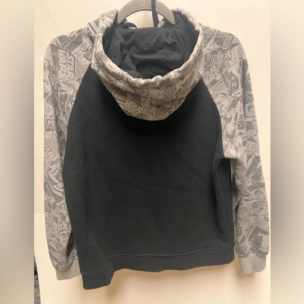 STAR WARS BLACK & GRAY HOODIE SWEATSHIRT WITH A LARGE, TEXTURED “STAR WARS” LOGO